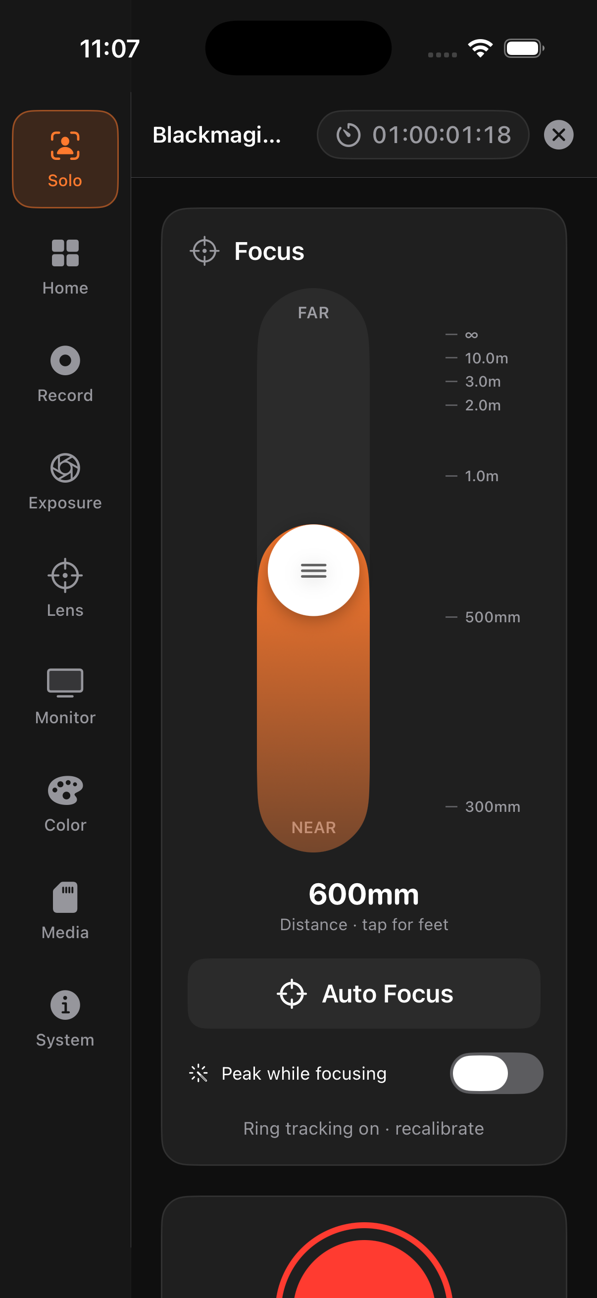 Solo focus screen with a large vertical focus slider and distance scale